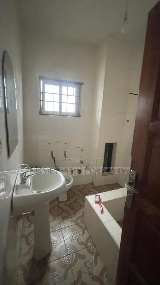 4bdrm Duplex in Ashongman, Police Station for sale