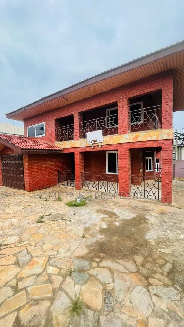4bdrm Duplex in Ashongman, Police Station for sale
