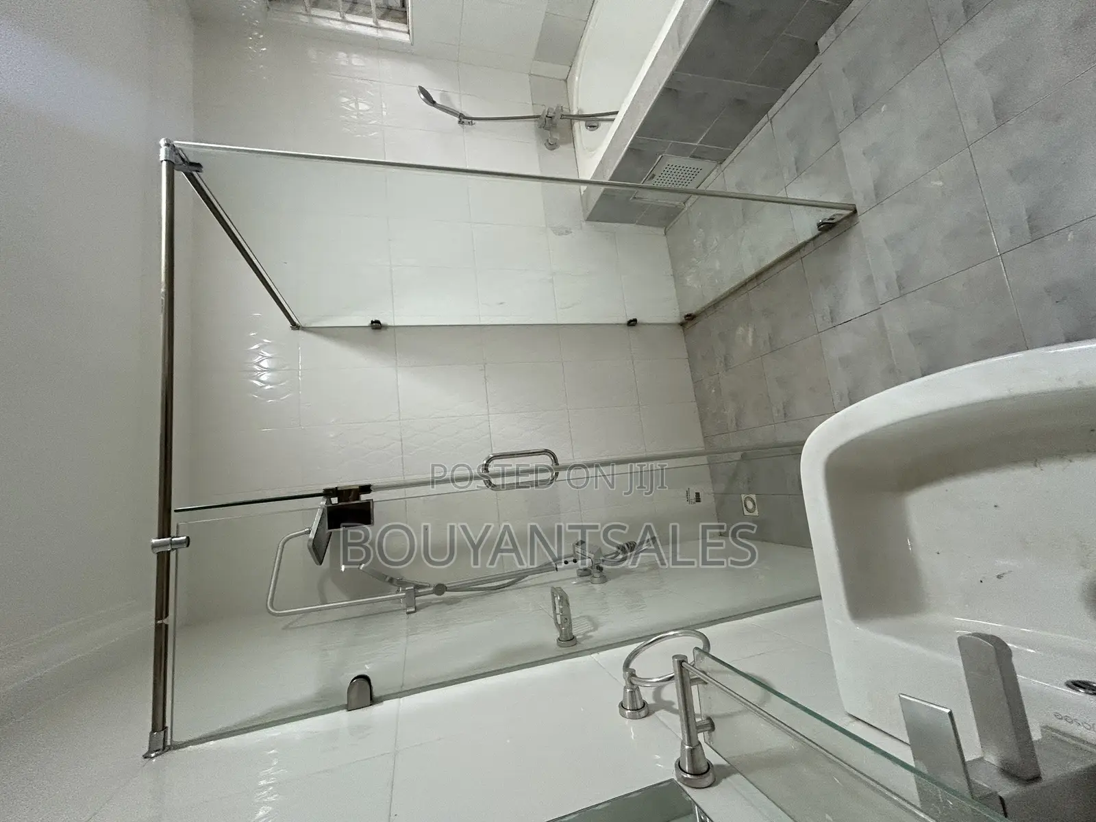 4bdrm Apartment in Oyarifa for sale