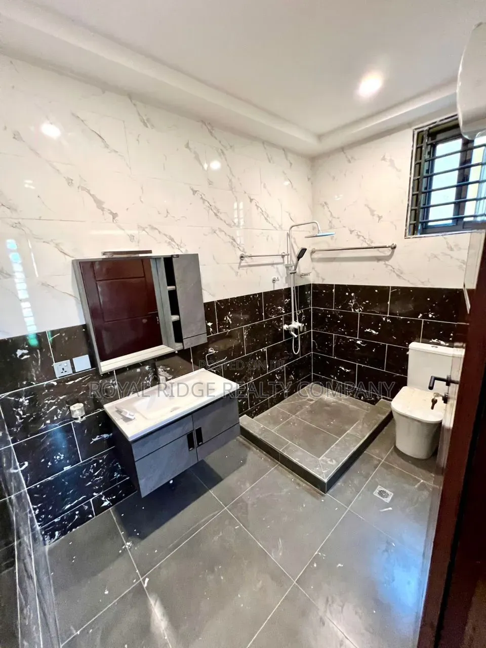 3bdrm House in Manet Close To East, Accra Metropolitan for rent