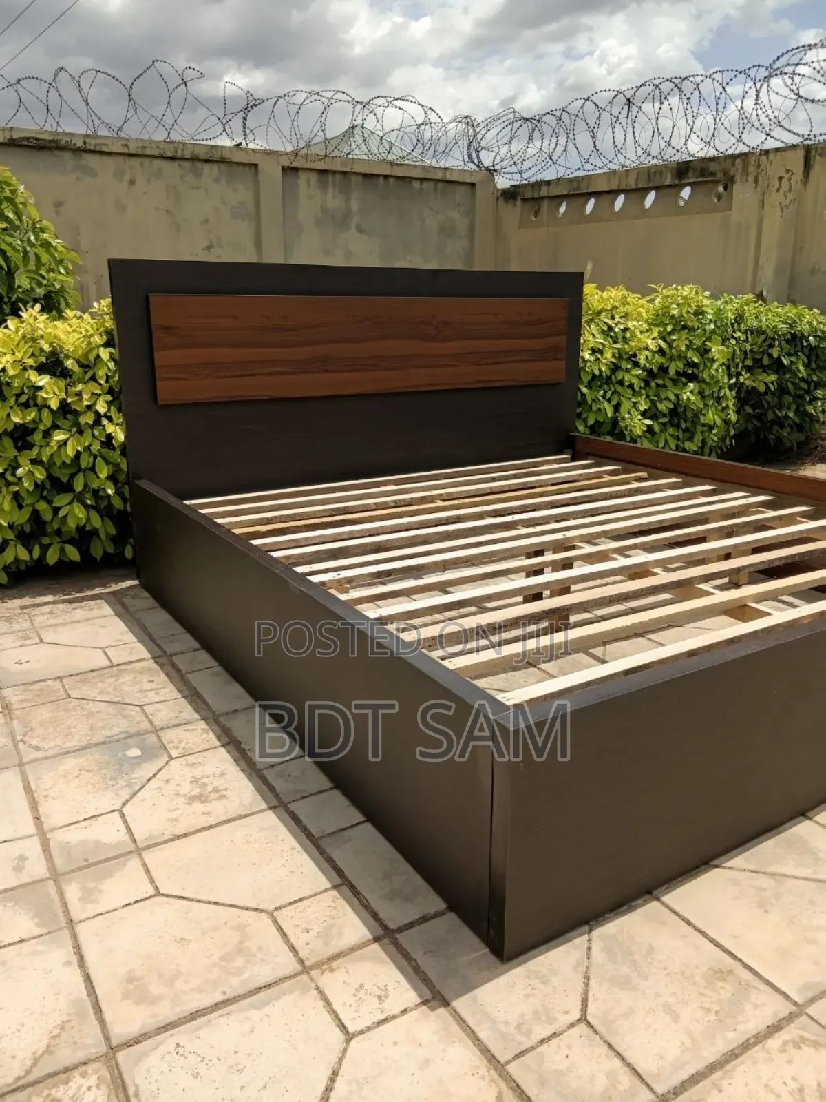 Queen Size Bed Frame 0002