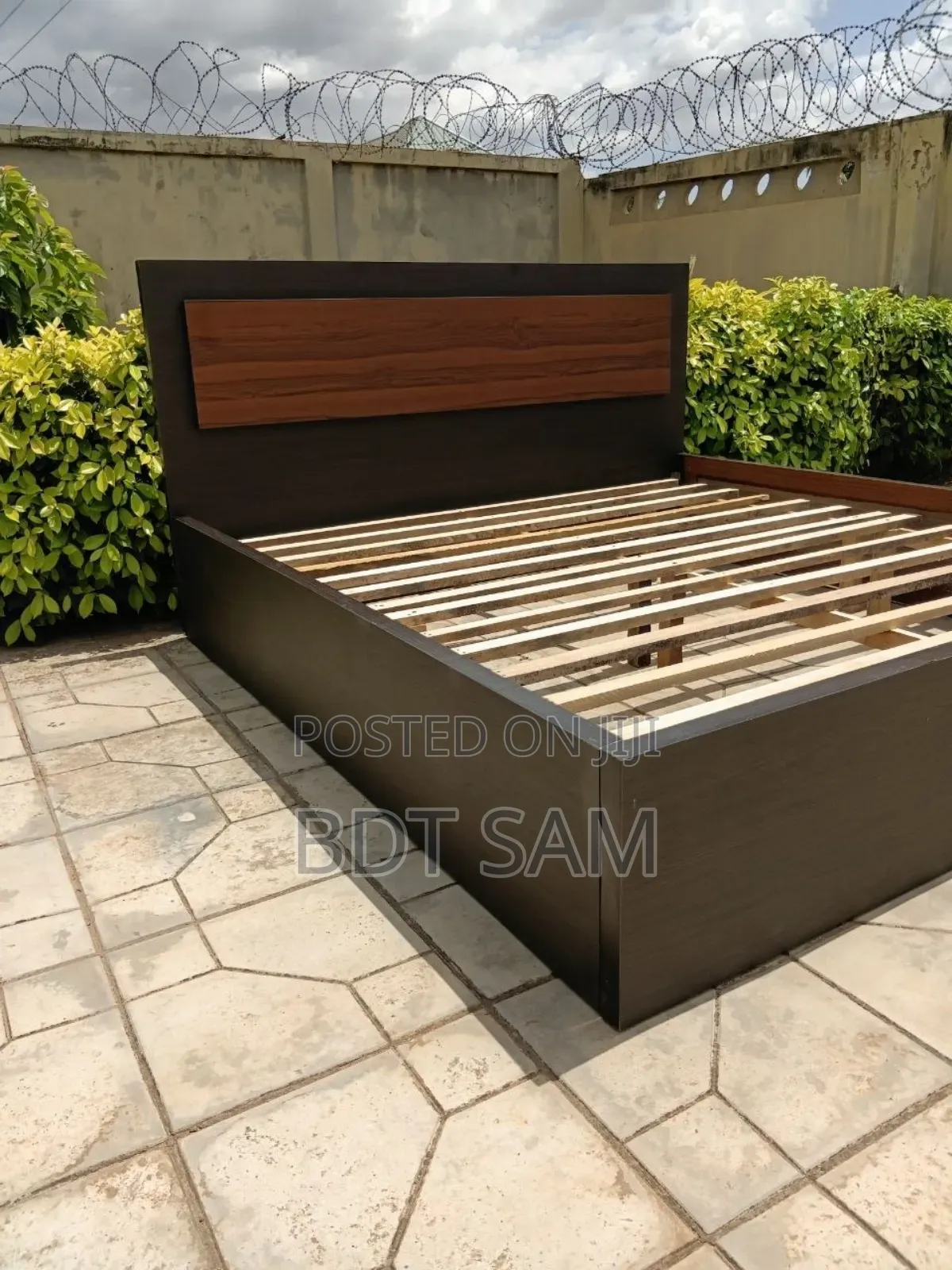 Queen Size Bed Frame 0002