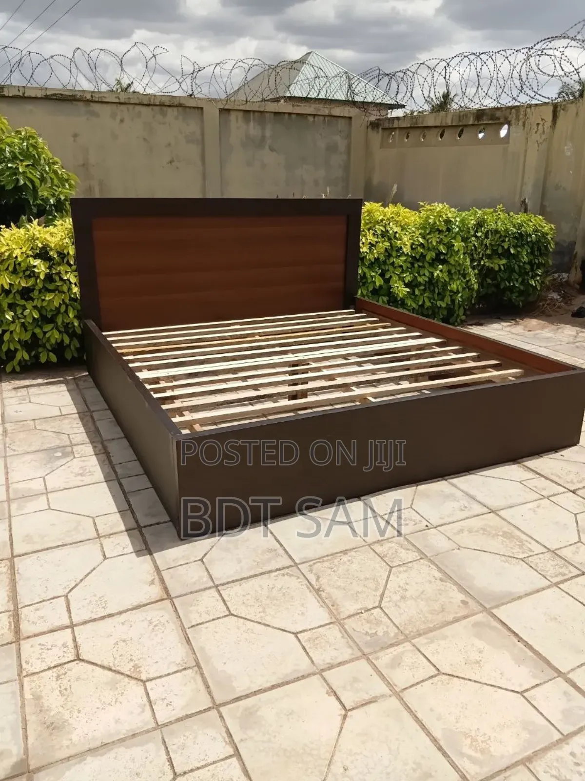 Queen Size Bed Frame 0002