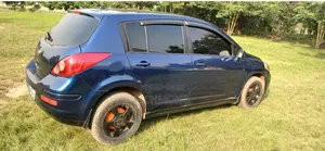 Nissan Versa Hatchback 1.8 S 2009 Blue