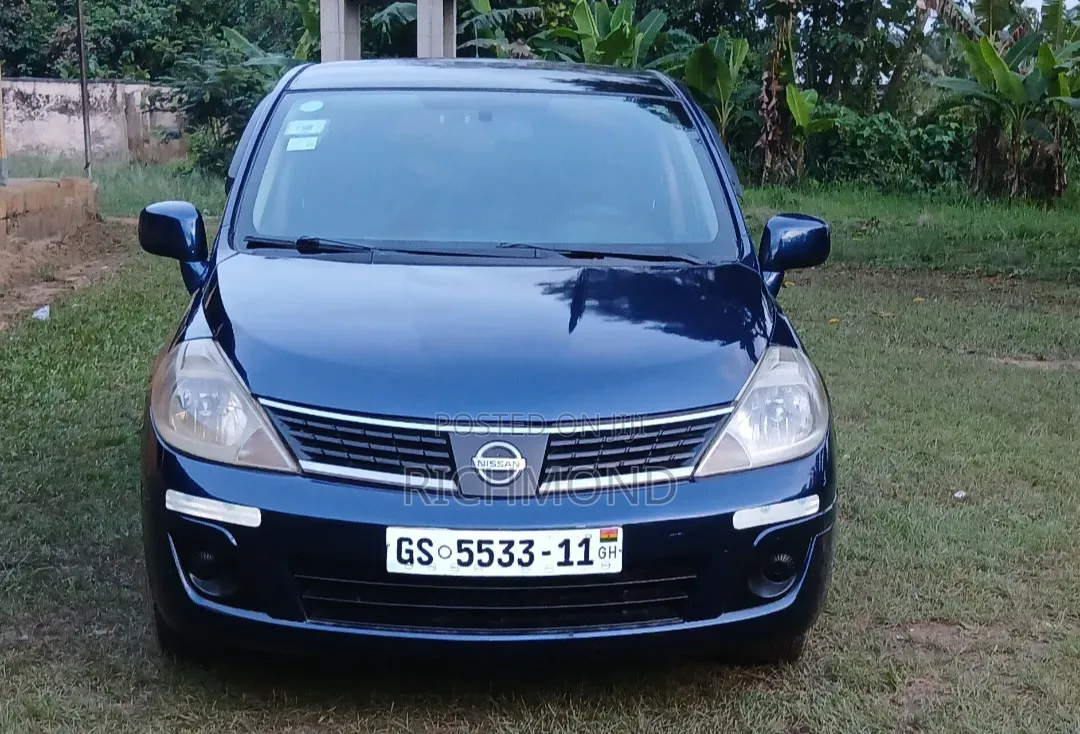 Nissan Versa Hatchback 1.8 S 2009 Blue