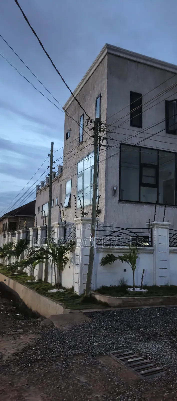 5bdrm Mansion in Adjiringanor Around, East Legon for sale