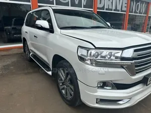 Toyota Land Cruiser J300 4.0 2022 White