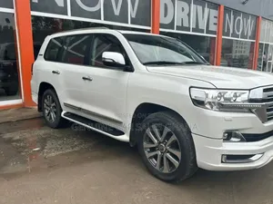 Toyota Land Cruiser J300 4.0 2022 White