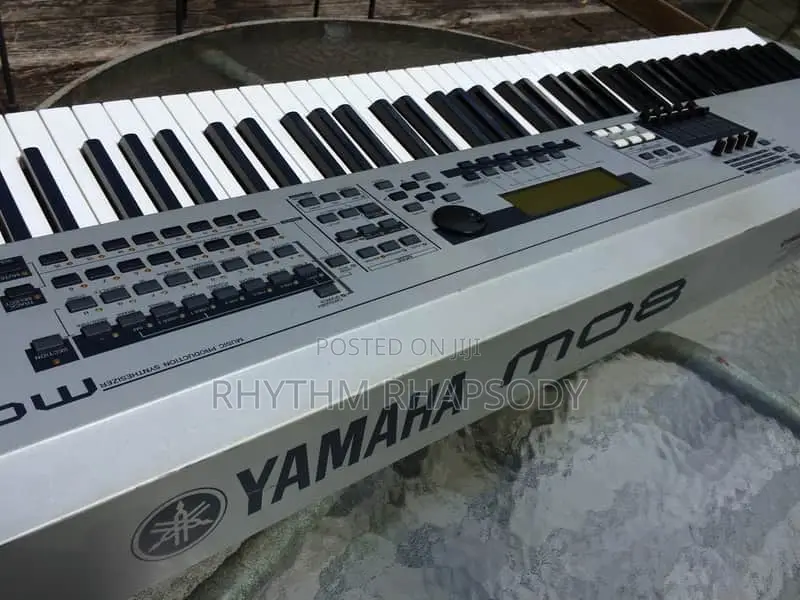 Yamaha Mo8