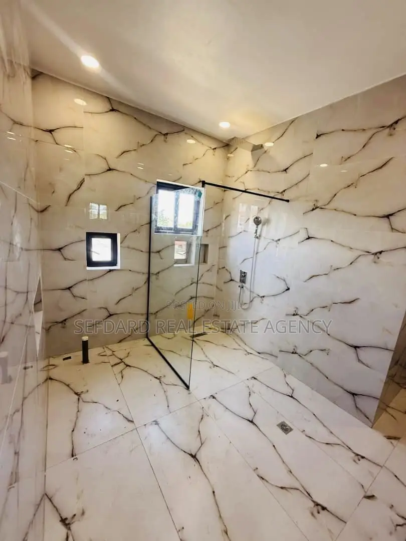 4bdrm Duplex in Sefdard Properties, Achimota for sale