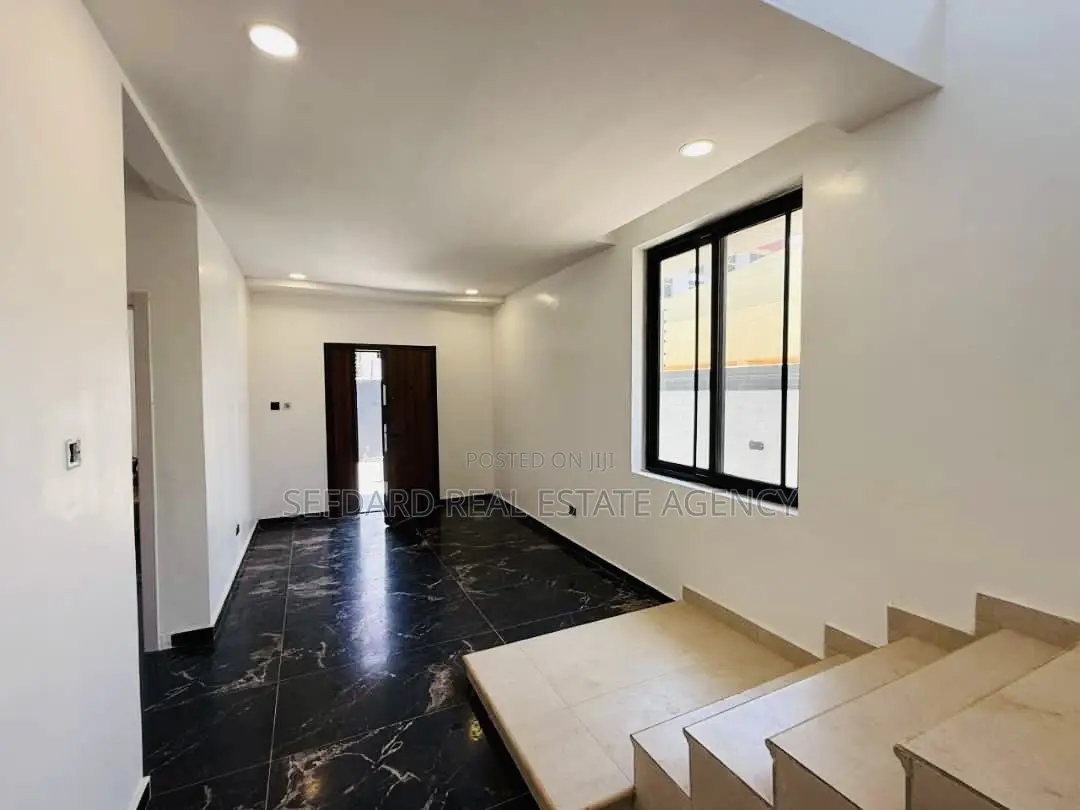 4bdrm Duplex in Sefdard Properties, Achimota for sale