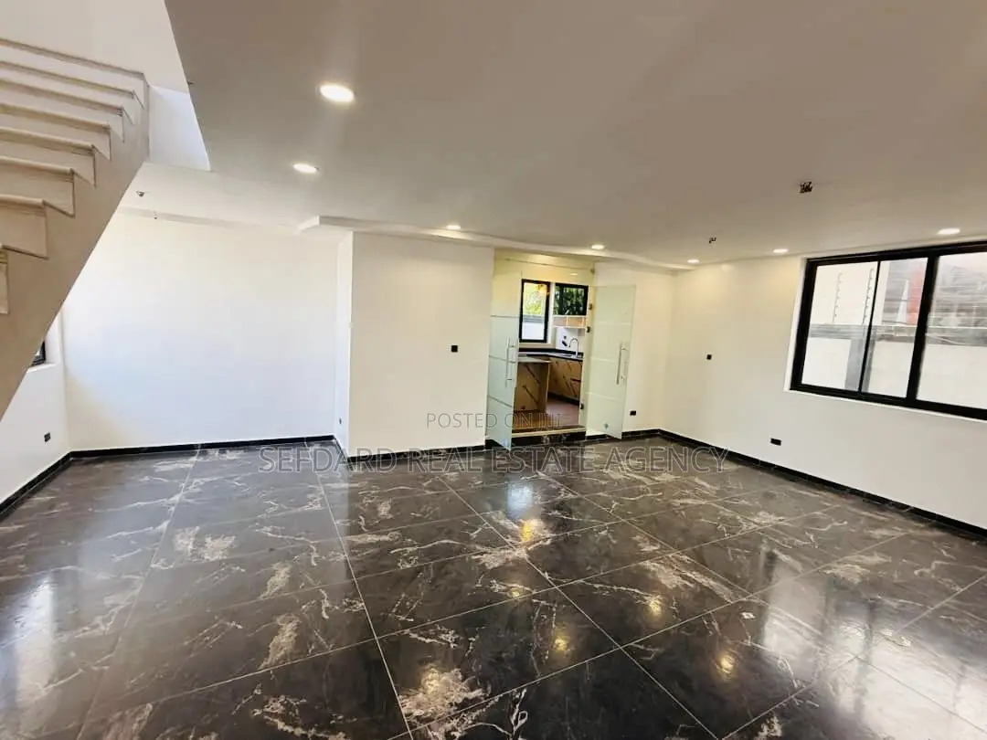 4bdrm Duplex in Sefdard Properties, Achimota for sale
