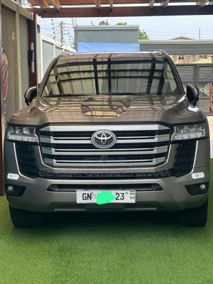 Toyota Land Cruiser 2022 Silver
