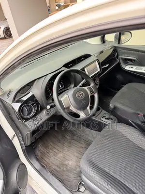Toyota Vitz 1.3 FWD 5dr 2015 White