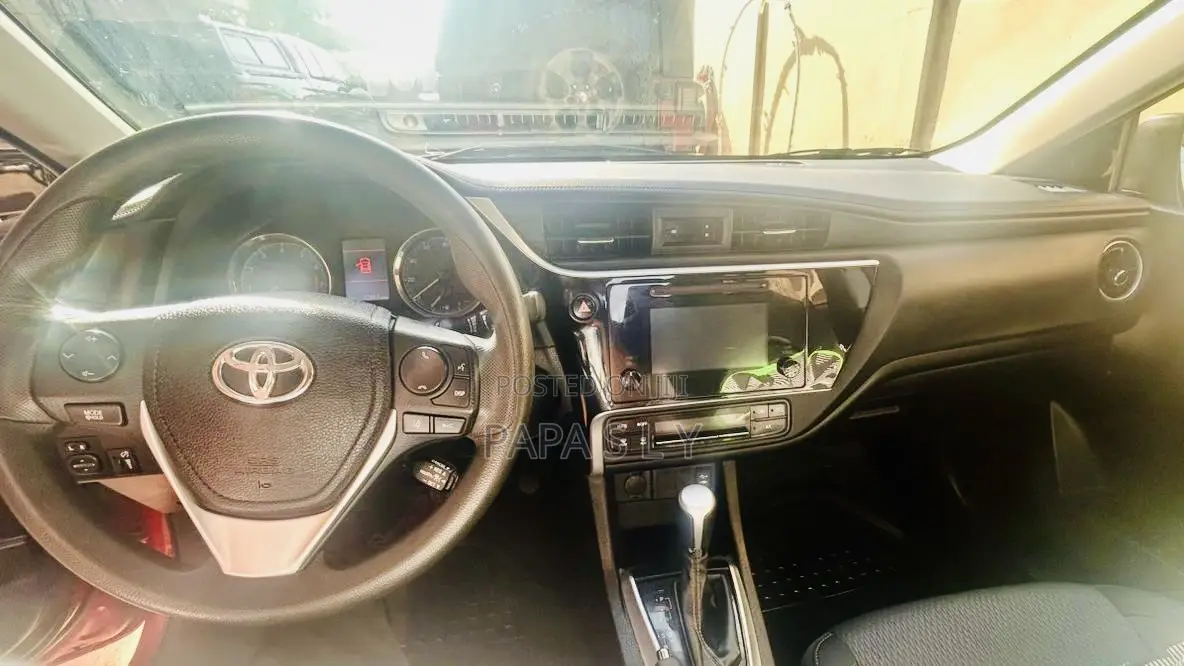 Toyota Corolla LE (1.8L 4cyl 2A) 2018 Red