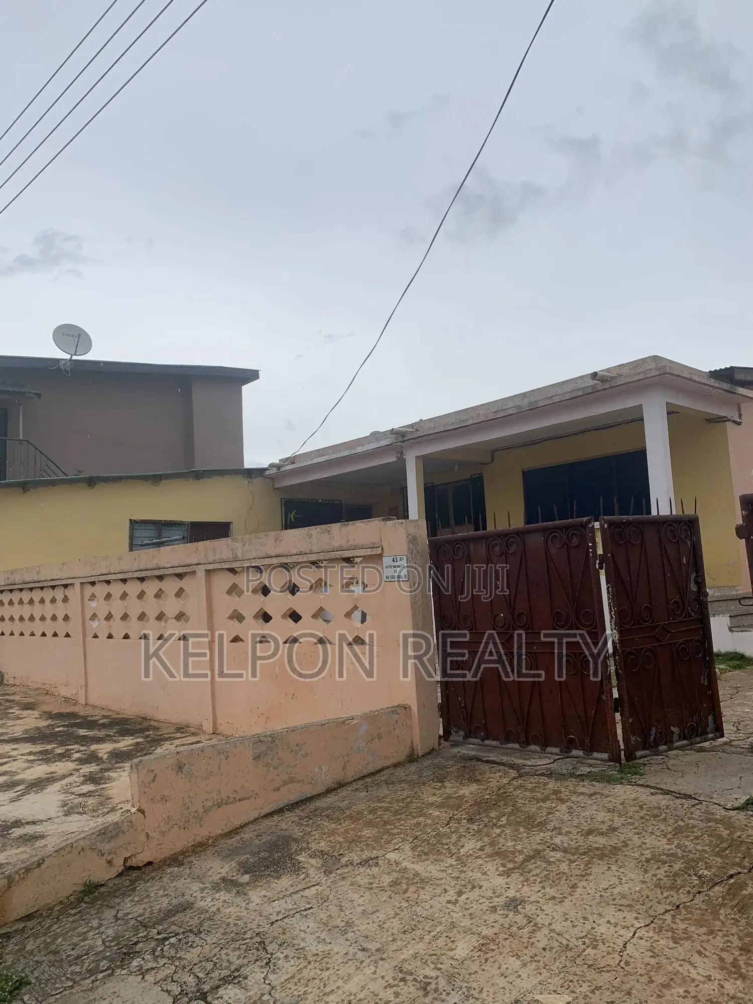 3bdrm House in Dansoman, Maama's Inn for sale