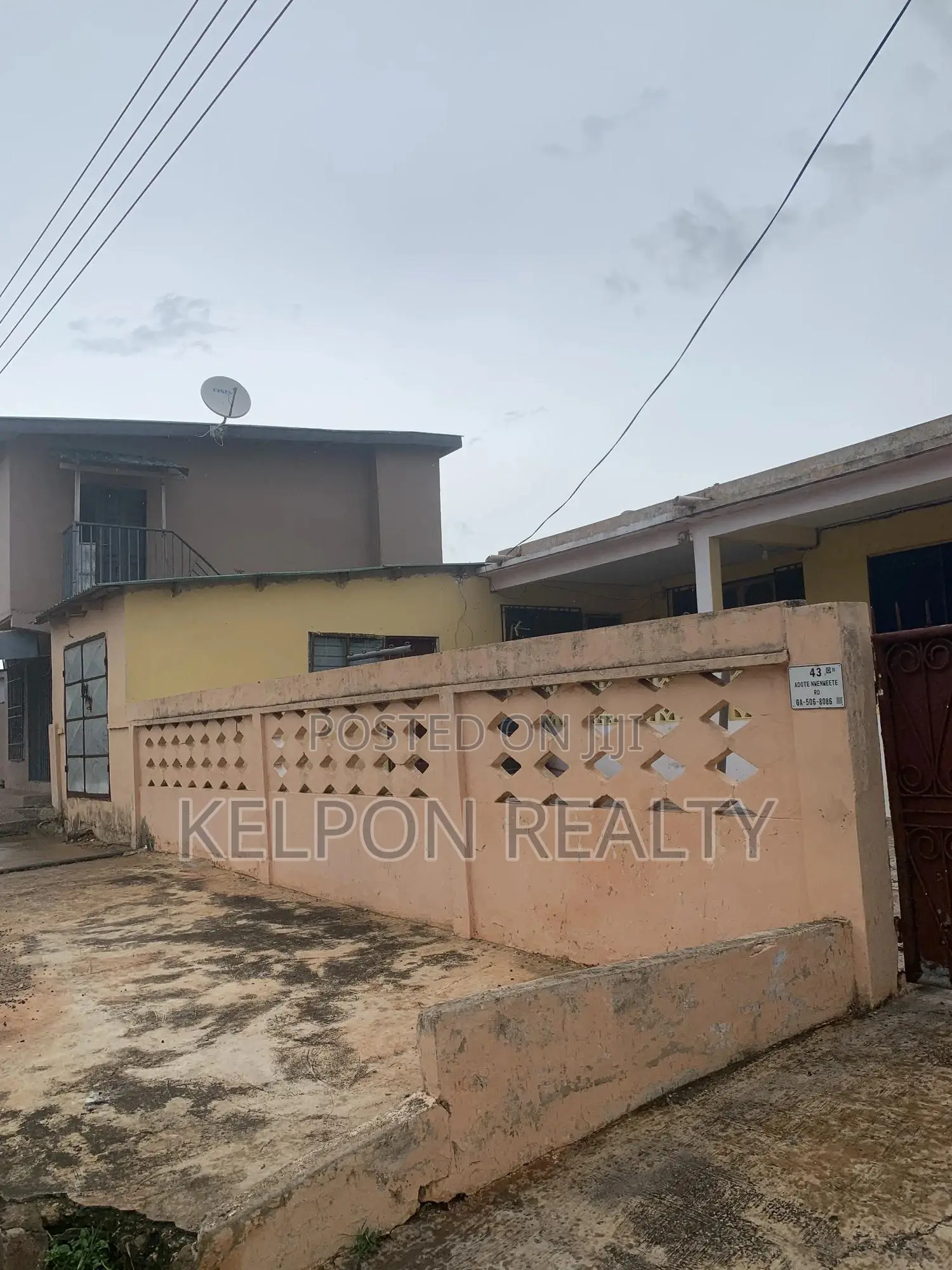 3bdrm House in Dansoman, Maama's Inn for sale