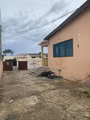 3bdrm House in Dansoman, Maama's Inn for sale