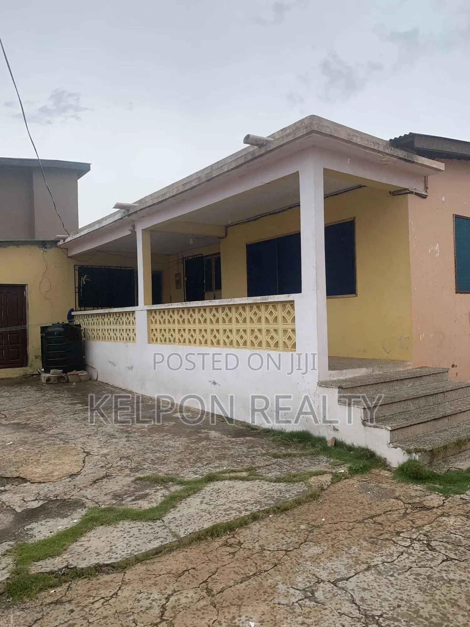 3bdrm House in Dansoman, Maama's Inn for sale