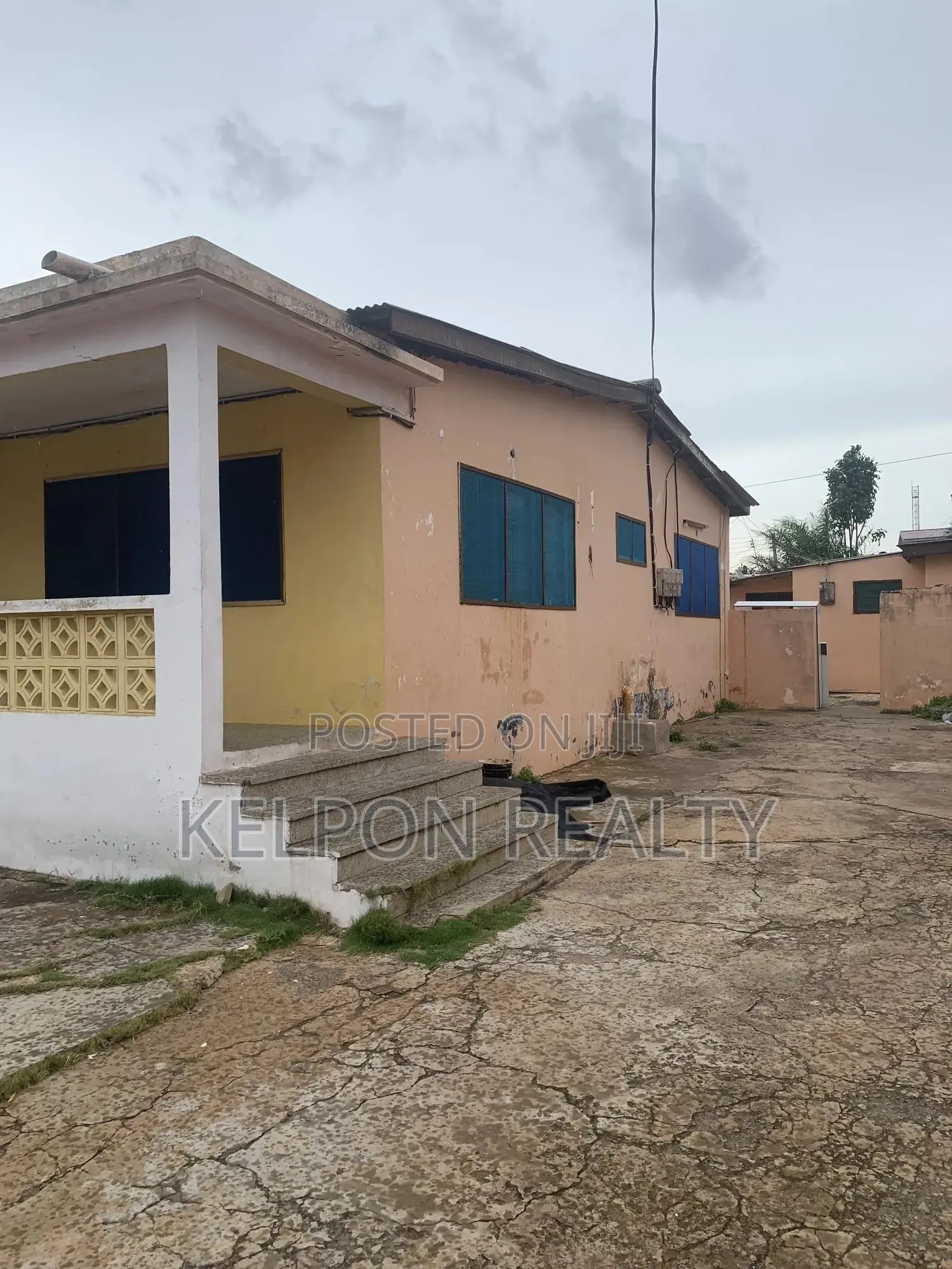 3bdrm House in Dansoman, Maama's Inn for sale
