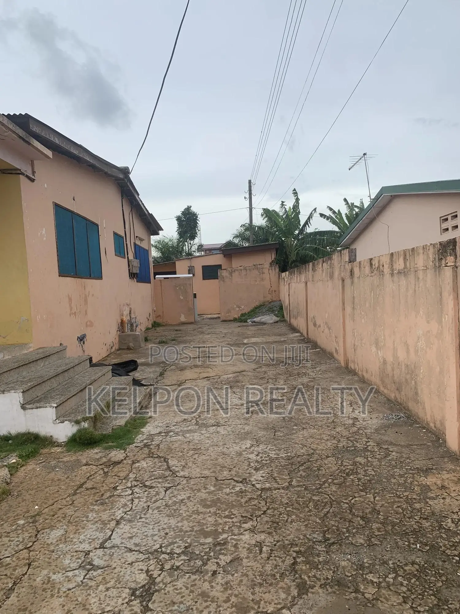 3bdrm House in Dansoman, Maama's Inn for sale