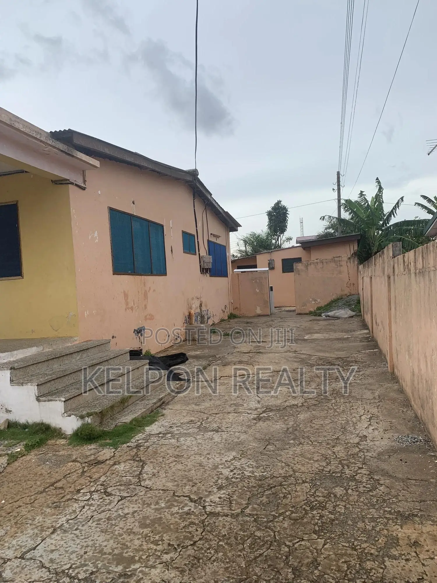 3bdrm House in Dansoman, Maama's Inn for sale