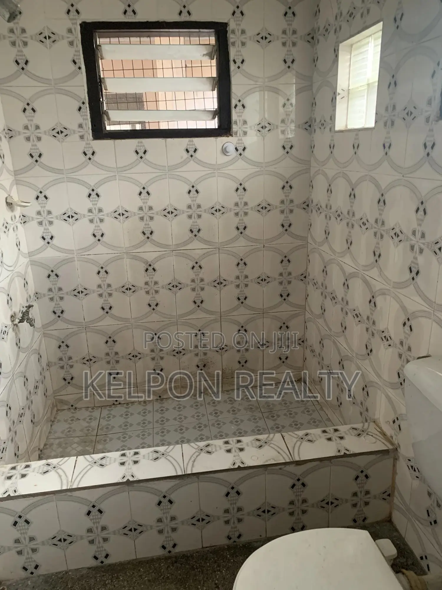 4bdrm House in First Stop, Accra Metropolitan for rent