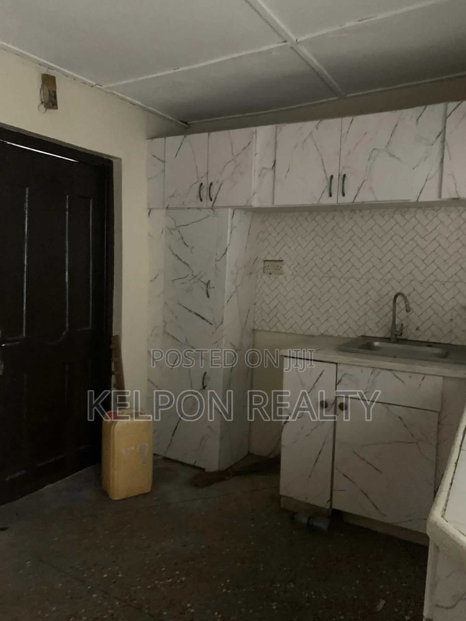 4bdrm House in First Stop, Accra Metropolitan for rent