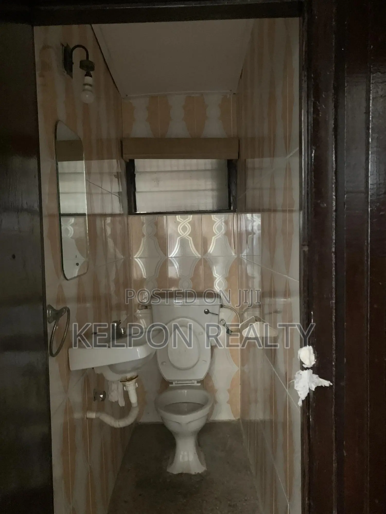 4bdrm House in First Stop, Accra Metropolitan for rent
