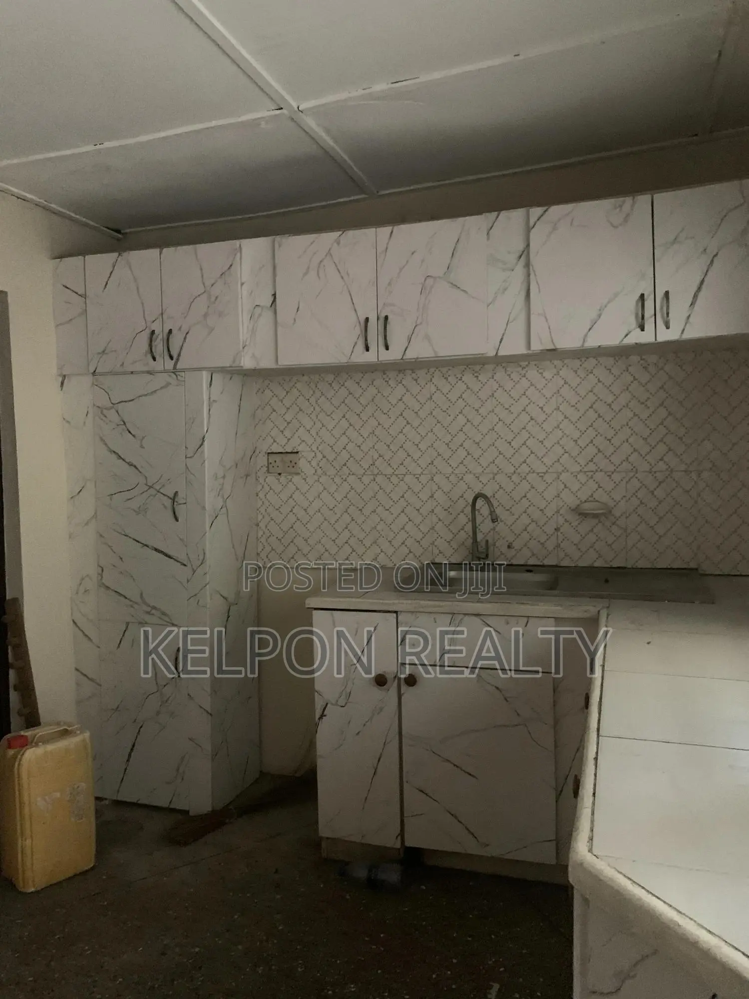 4bdrm House in First Stop, Accra Metropolitan for rent