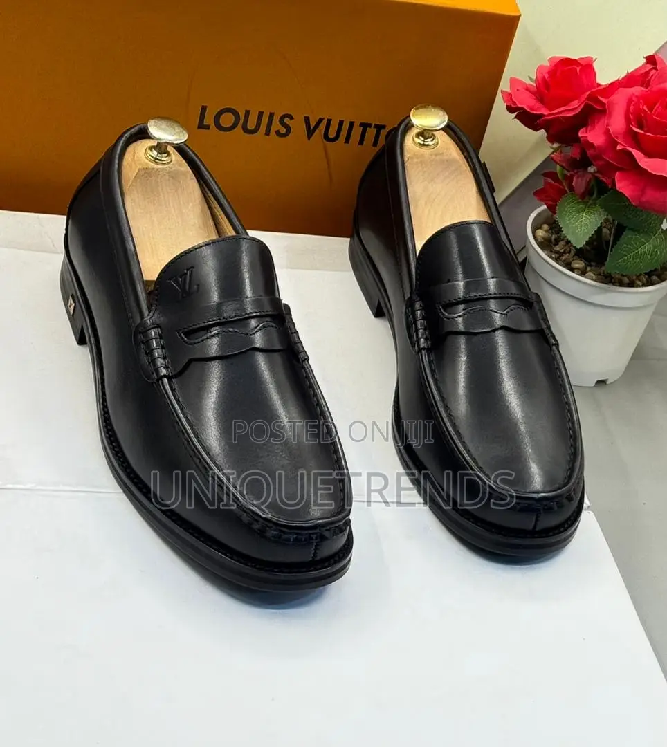 Executive Louis Vuitton Leather Loafers (Black)