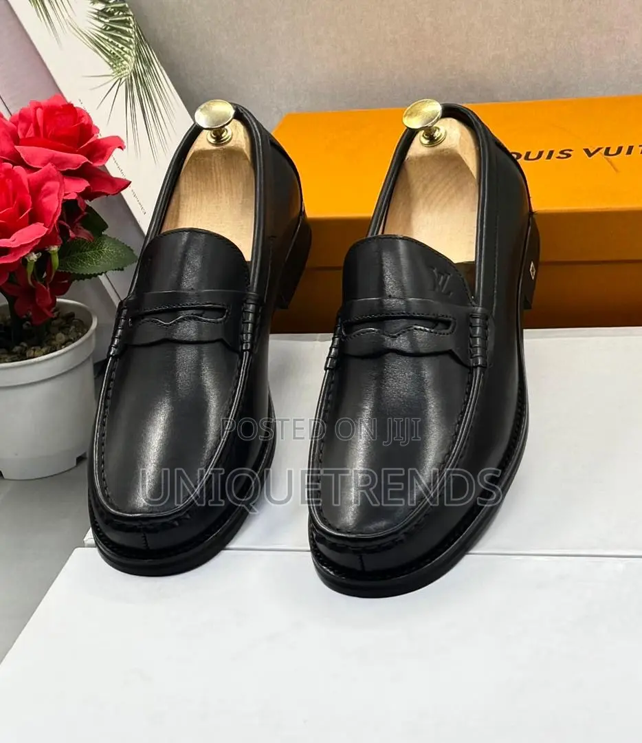 Executive Louis Vuitton Leather Loafers (Black)