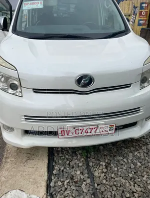Toyota Voxy 2011 White
