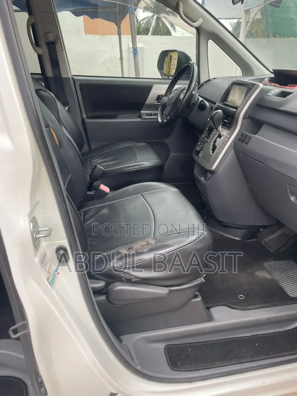 Toyota Voxy 2011 White