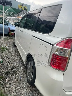 Toyota Voxy 2011 White