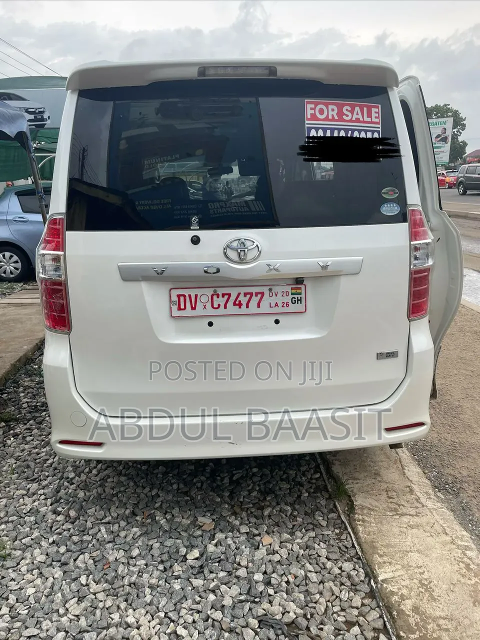 Toyota Voxy 2011 White