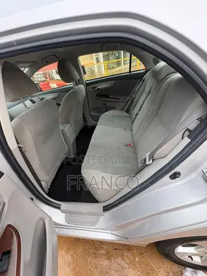 Toyota Corolla LE 4dr Sedan (1.8L 4cyl 4A) 2012 Silver