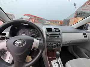 Toyota Corolla LE 4dr Sedan (1.8L 4cyl 4A) 2012 Silver