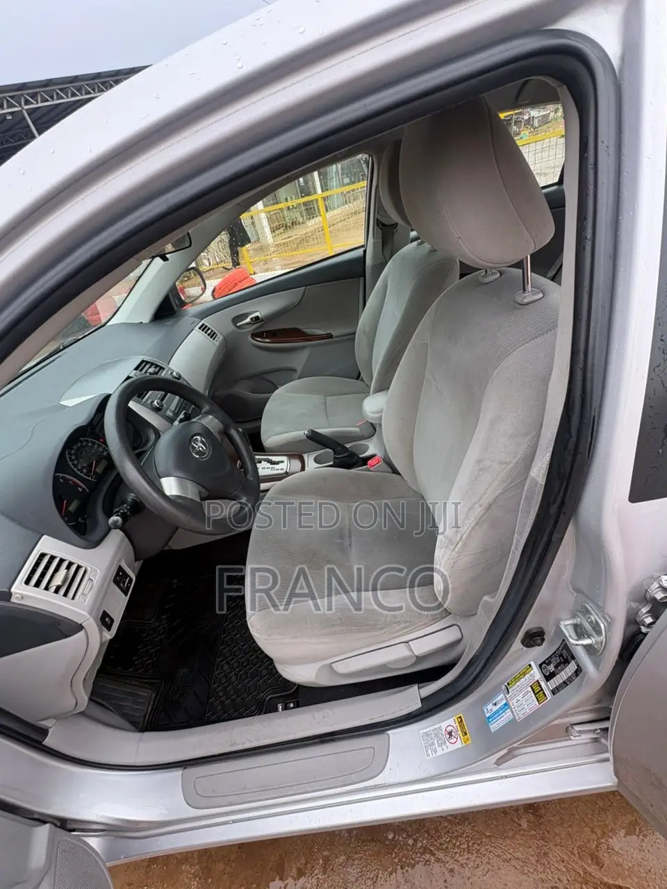 Toyota Corolla LE 4dr Sedan (1.8L 4cyl 4A) 2012 Silver