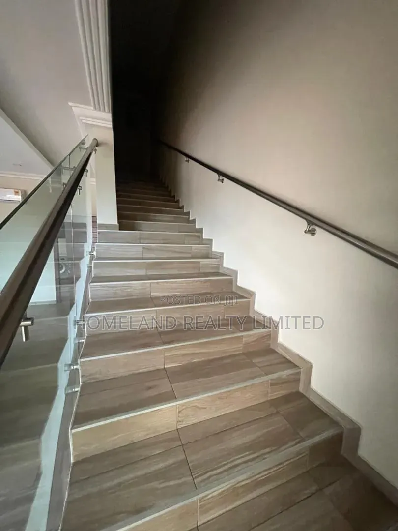 4bdrm Duplex in Westland, Police Station for rent