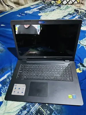 Laptop Dell Inspiron 17 5000 8GB Intel Core i5 HDD 500GB