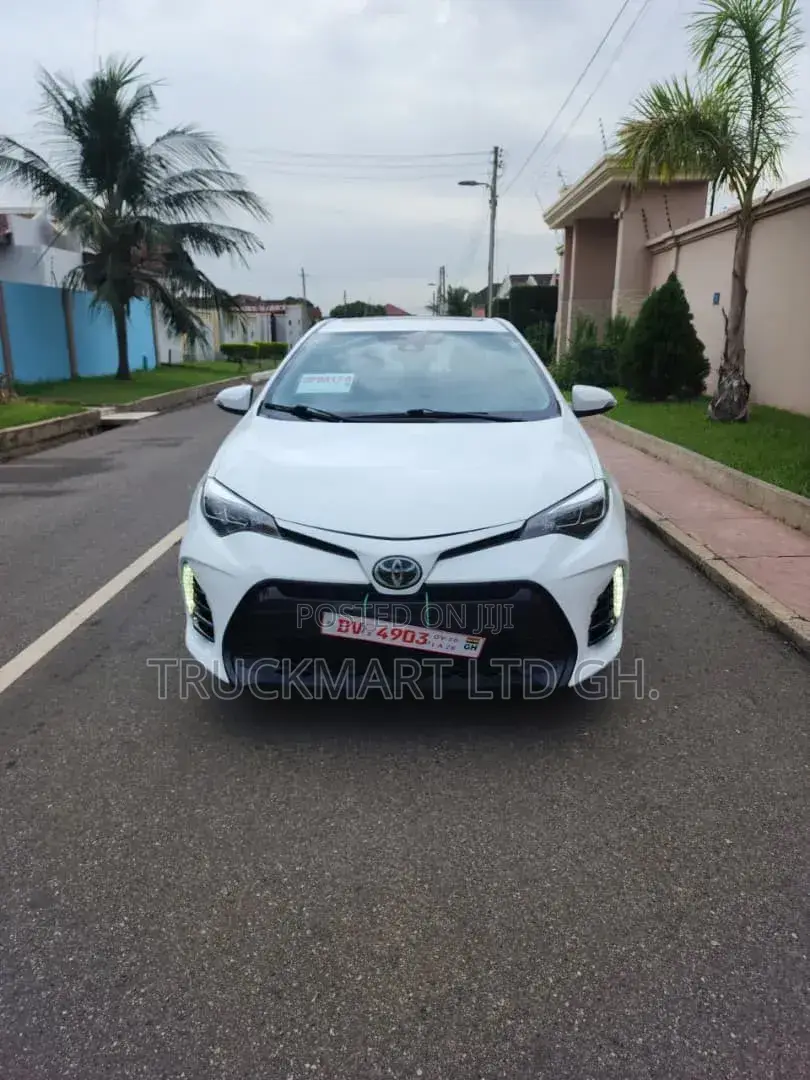 Toyota Corolla XSE 4dr Sedan (1.8L 4cyl CVT) 2017 White