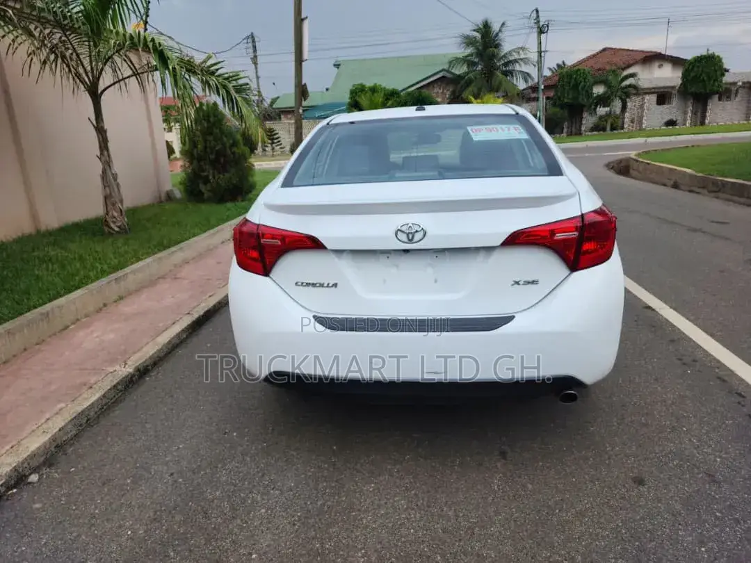 Toyota Corolla XSE 4dr Sedan (1.8L 4cyl CVT) 2017 White