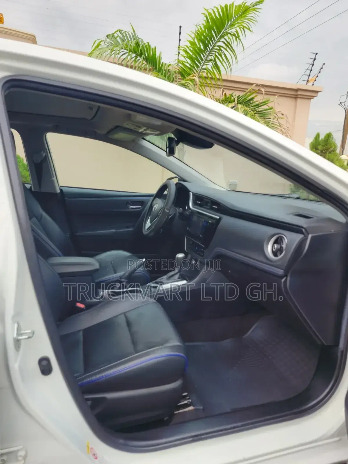 Toyota Corolla XSE 4dr Sedan (1.8L 4cyl CVT) 2017 White