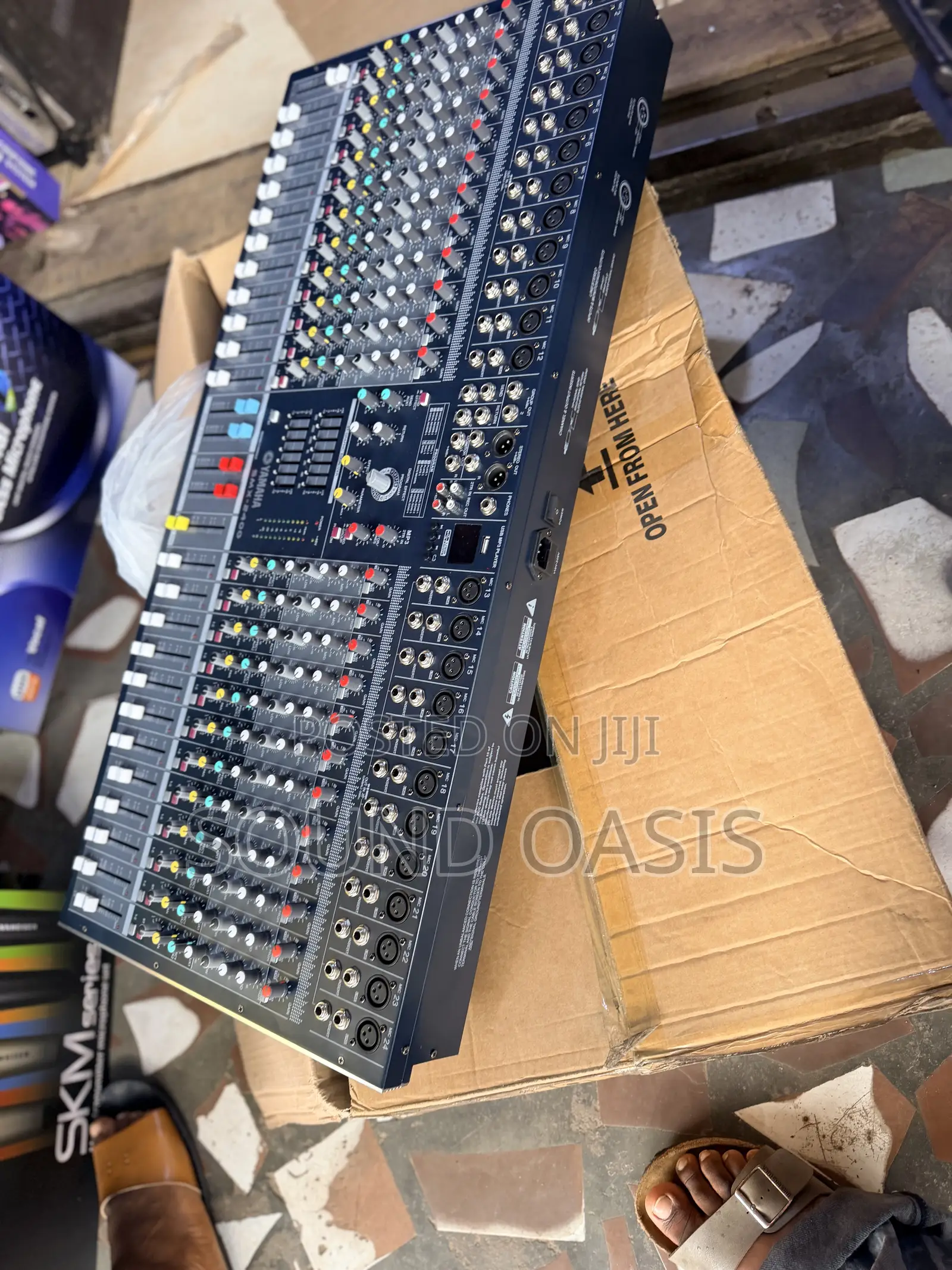 Yamaha SMX-2400 Professional 24-Channel Analog Mixer
