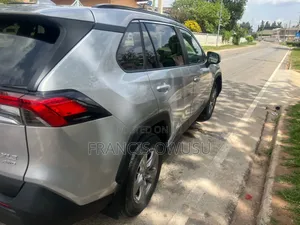 Toyota RAV4 XLE 2022 Gray