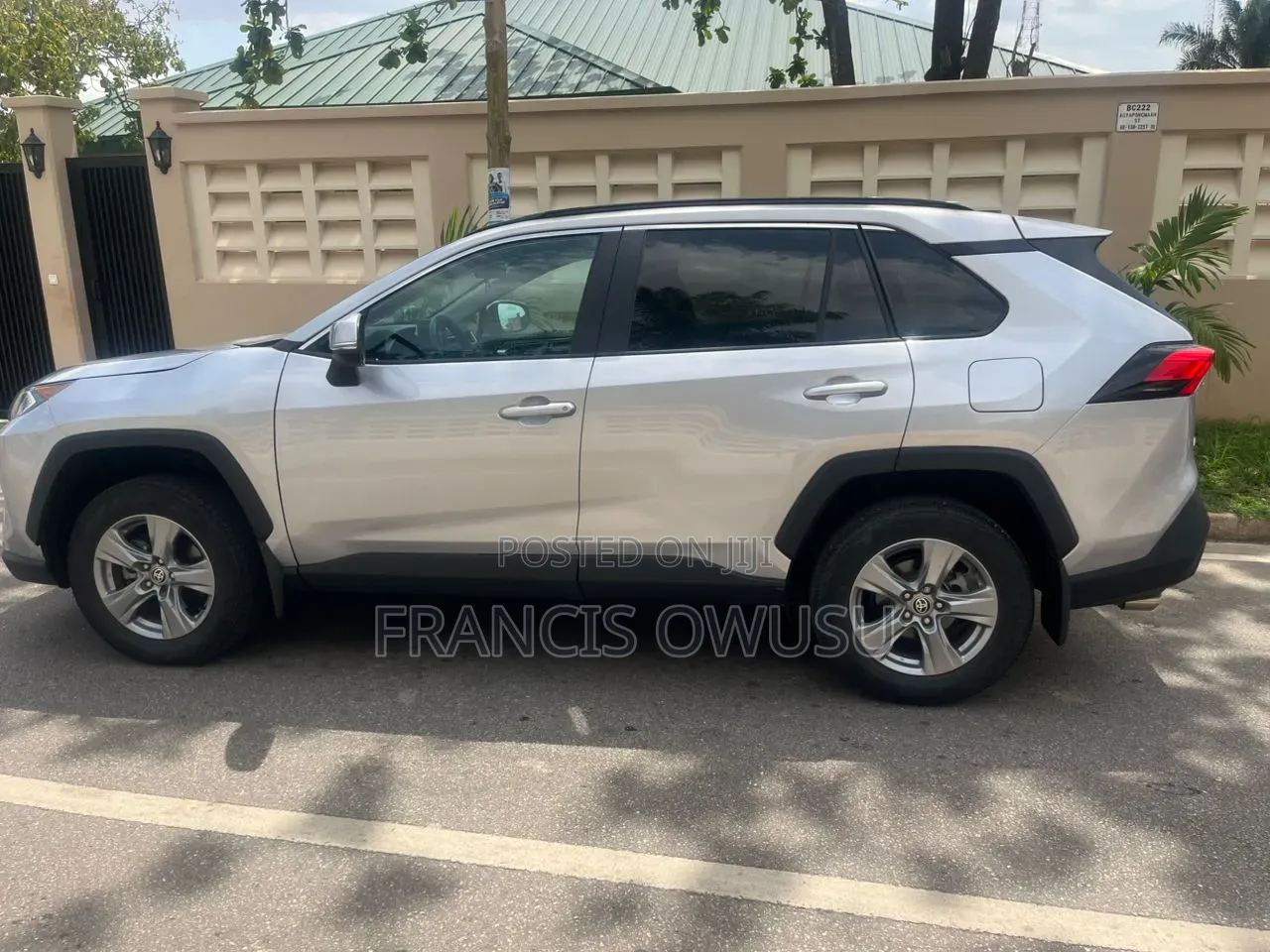 Toyota RAV4 XLE 2022 Gray