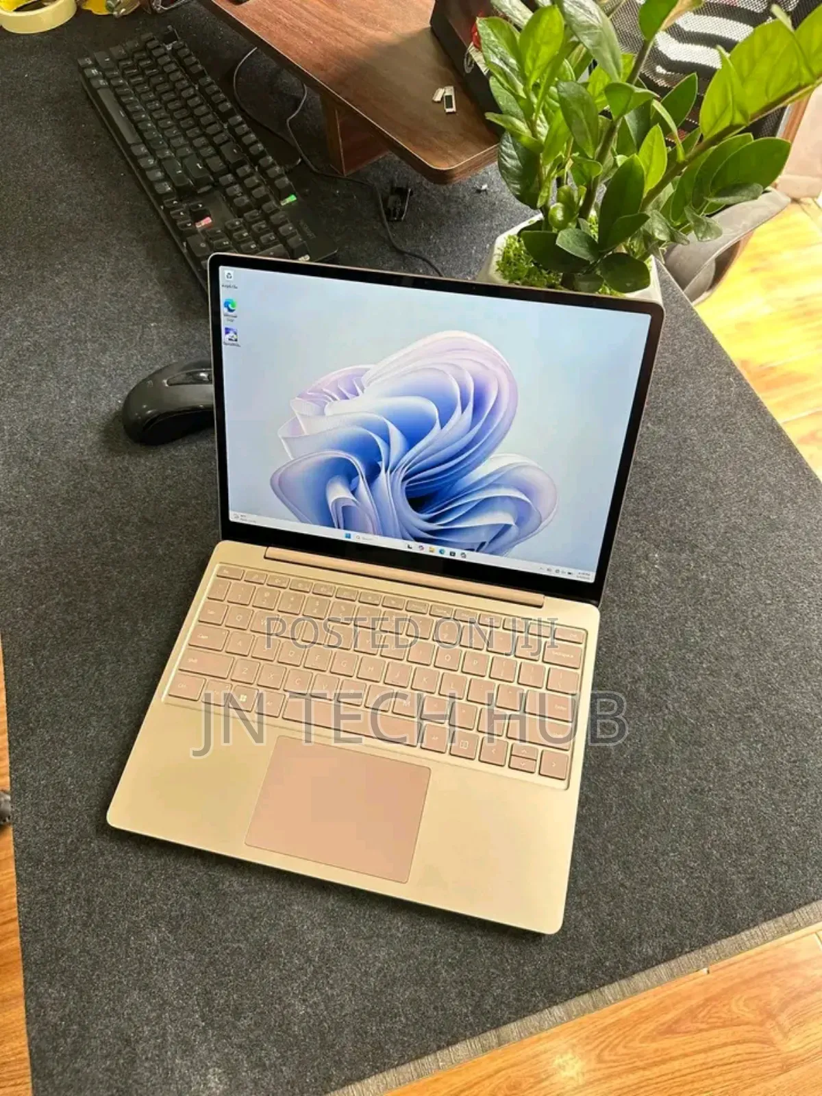 New Laptop Microsoft Surface Laptop Go 2 16GB Intel Core i5 SSD 512GB