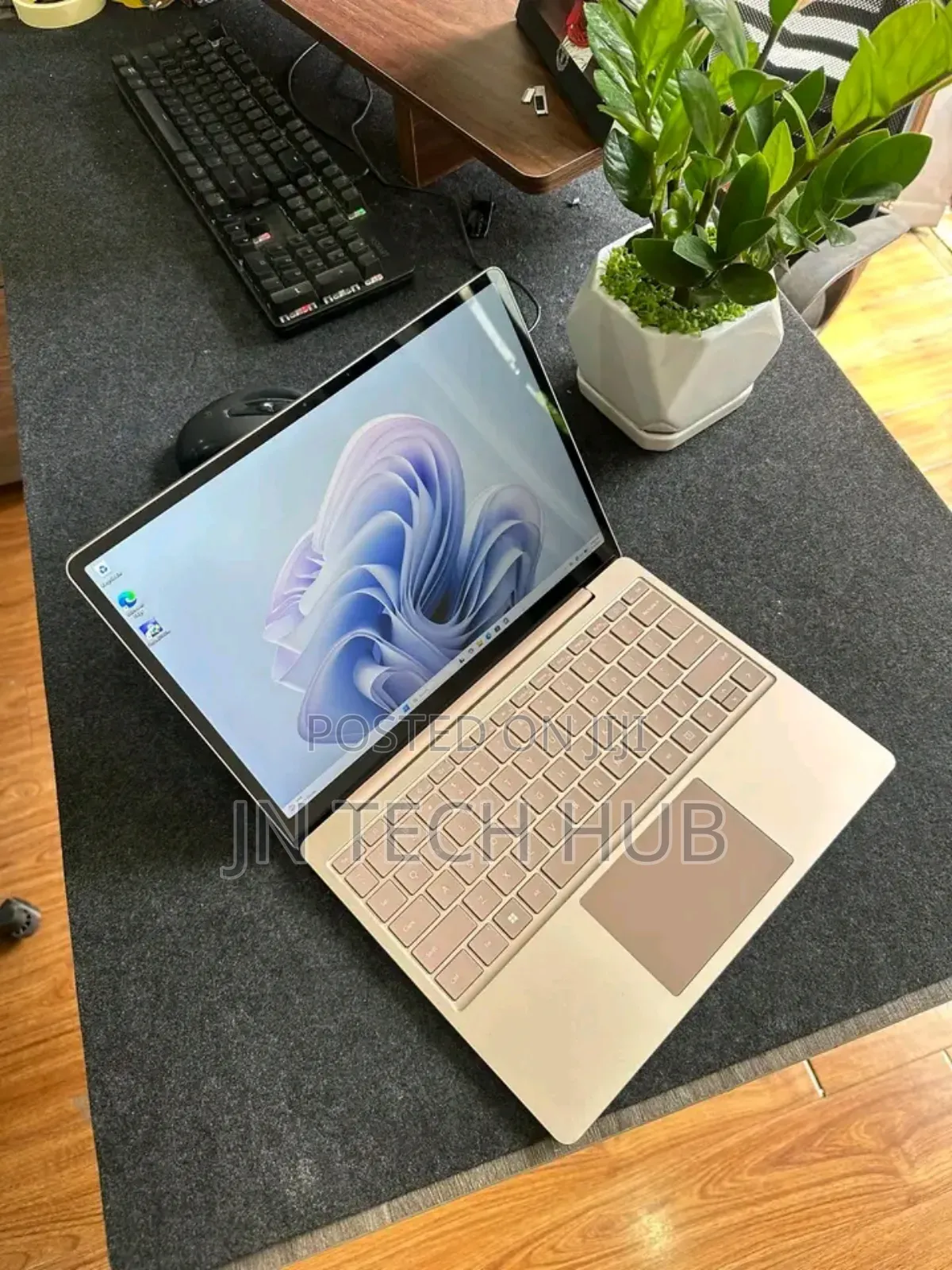 New Laptop Microsoft Surface Laptop Go 2 16GB Intel Core i5 SSD 512GB
