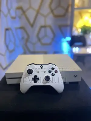 Xbox One S in Excellent Condition + 17 Games 1tb